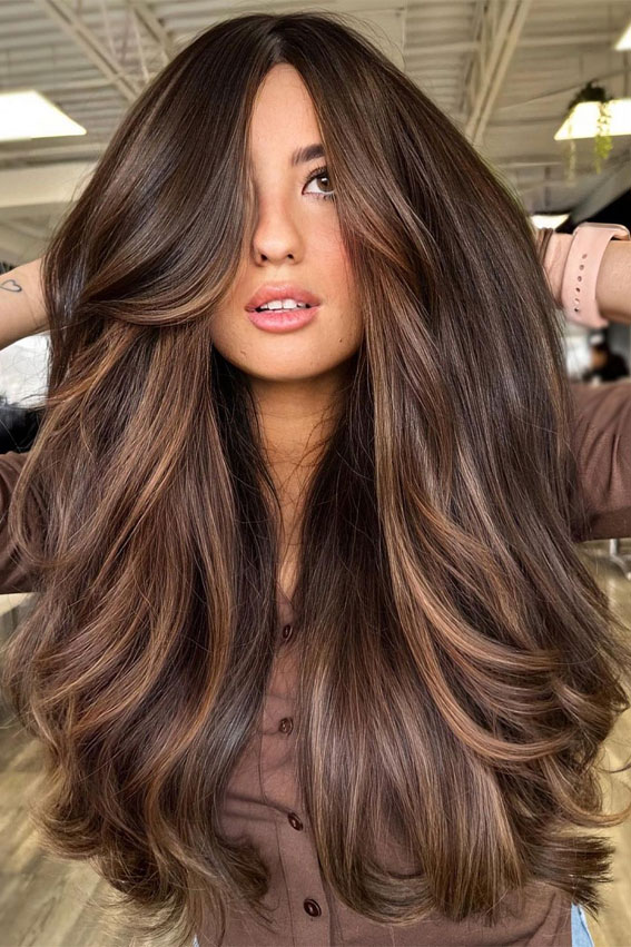 Long chestnut waves with volume