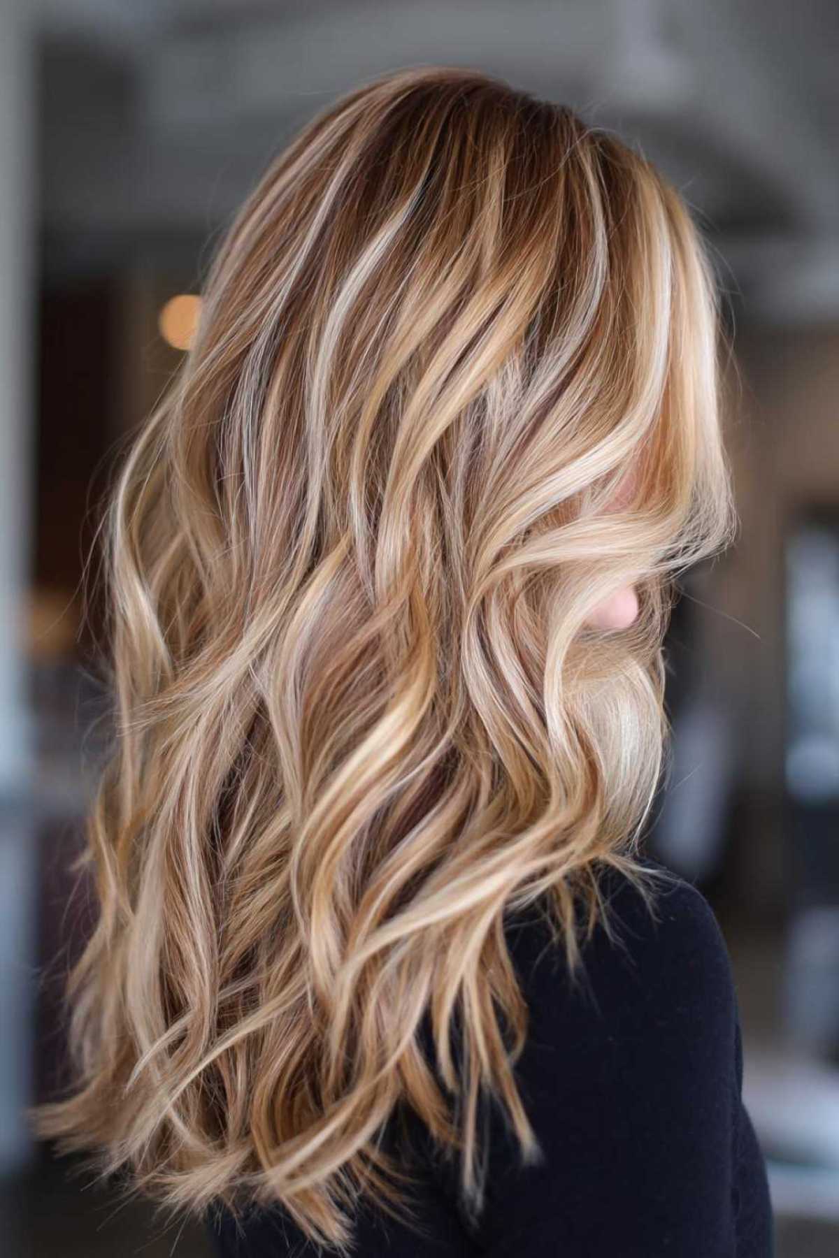 Golden honey balayage with soft waves