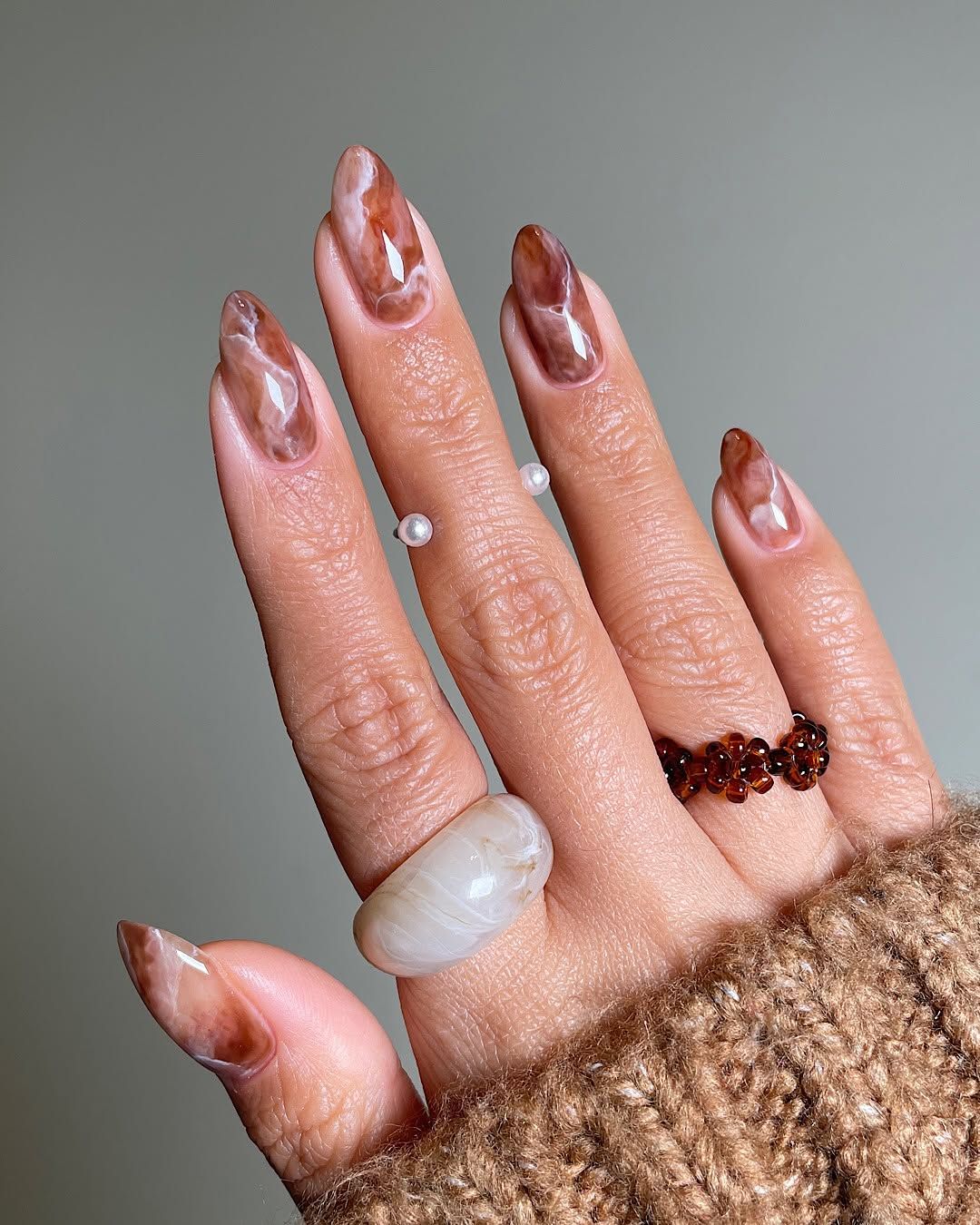 Autumn agate effect on almond nails.