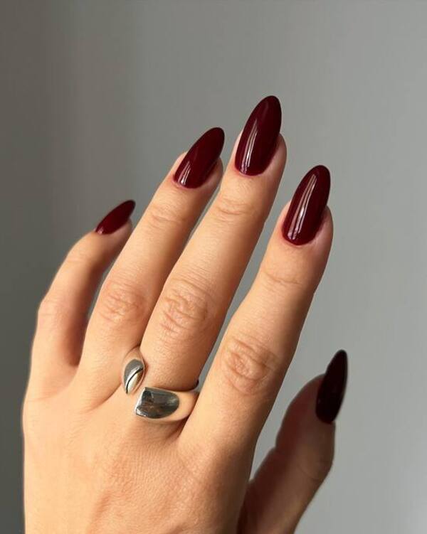 Classic glossy burgundy almond nails.