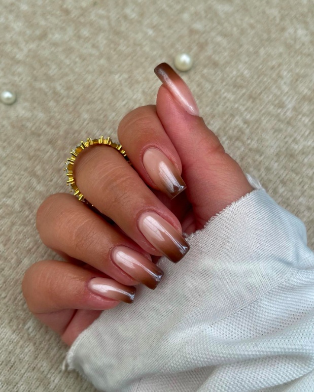 Glossy coffee-toned ombre nails, medium length, chic fall look