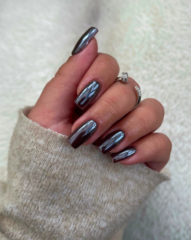 Chrome gunmetal coffin nails, elegant fall style