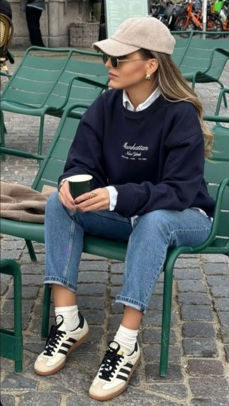 Sweatshirt with jeans and sneakers