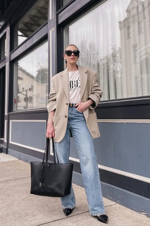 Casual chic outfit with oversized blazer and jeans
