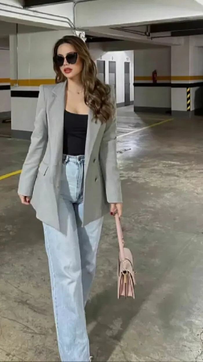 Oversized blazer with light jeans