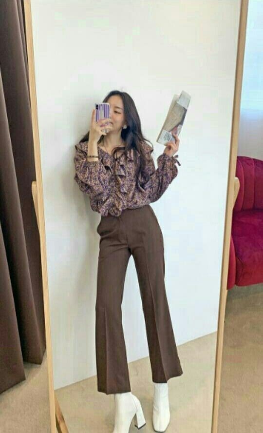Printed blouse with brown trousers