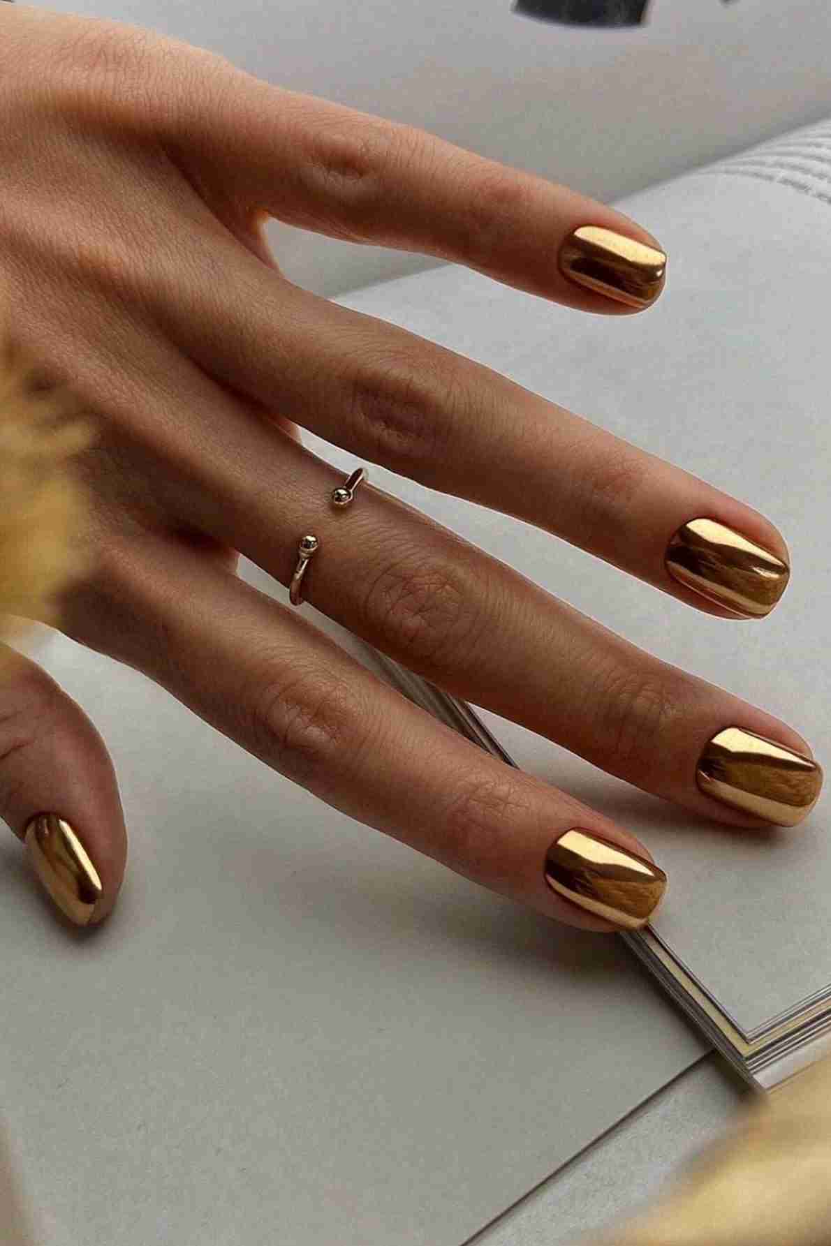 Mirror gold metallic nails with a bold statement for evening events