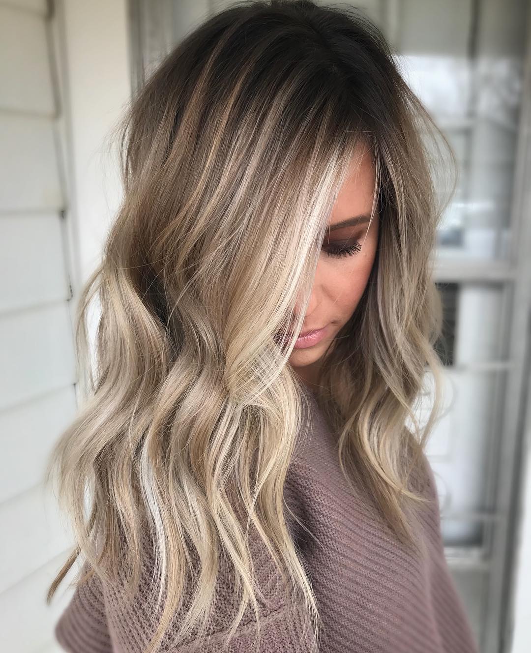 Medium-length soft ash blonde waves
