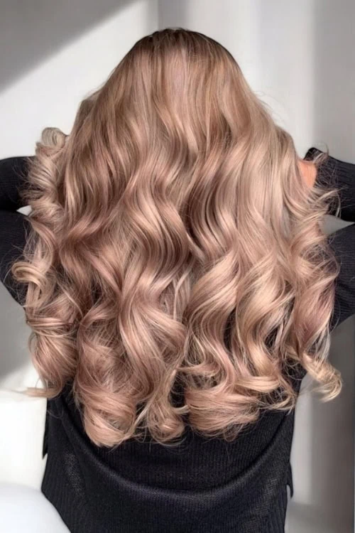 Long champagne blonde hair with defined curls