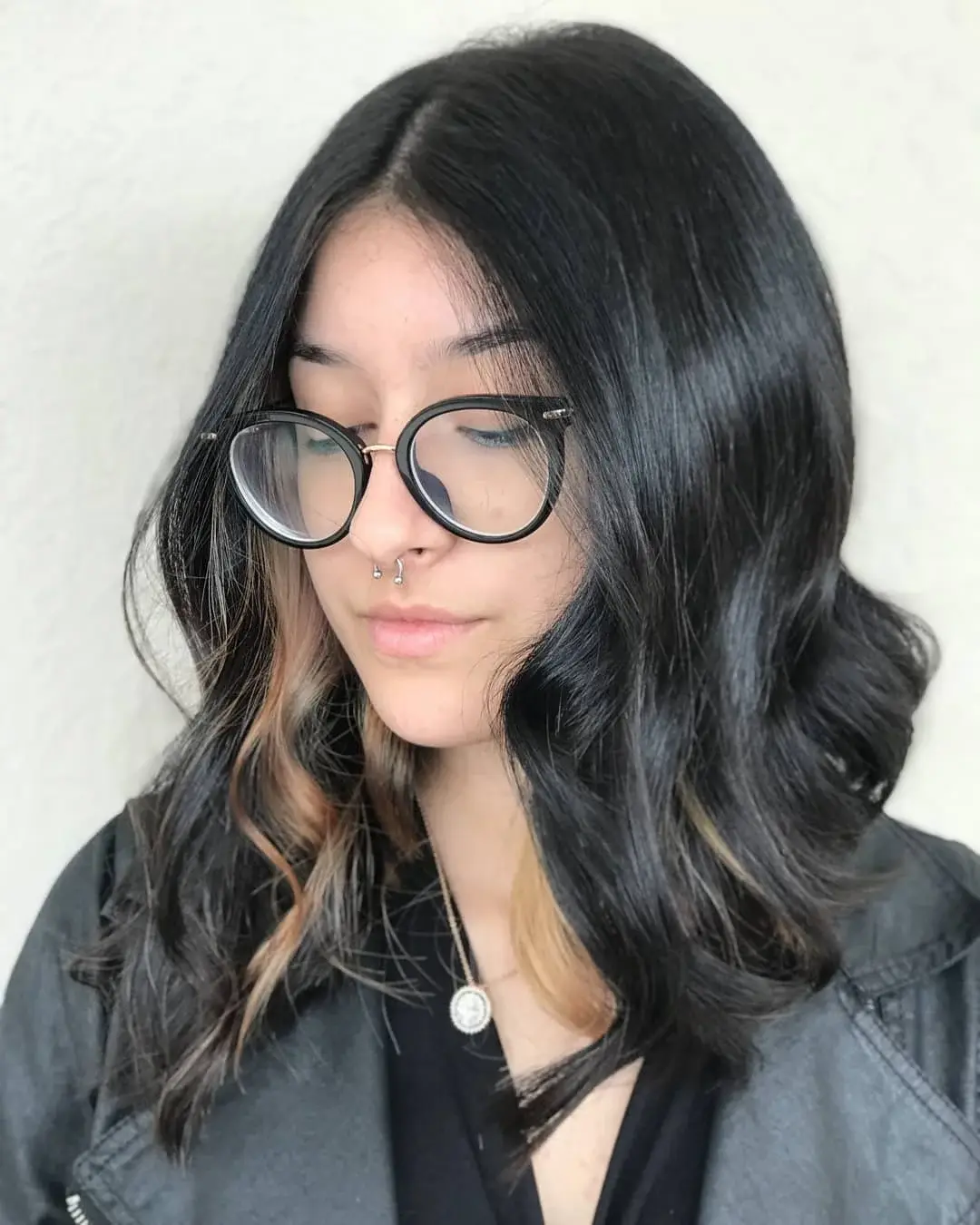 Layered waves with face-framing color