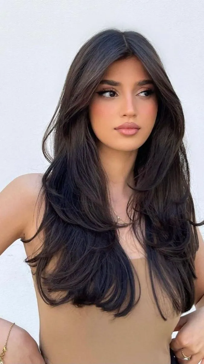 Voluminous layers with long feathery ends for dramatic effect