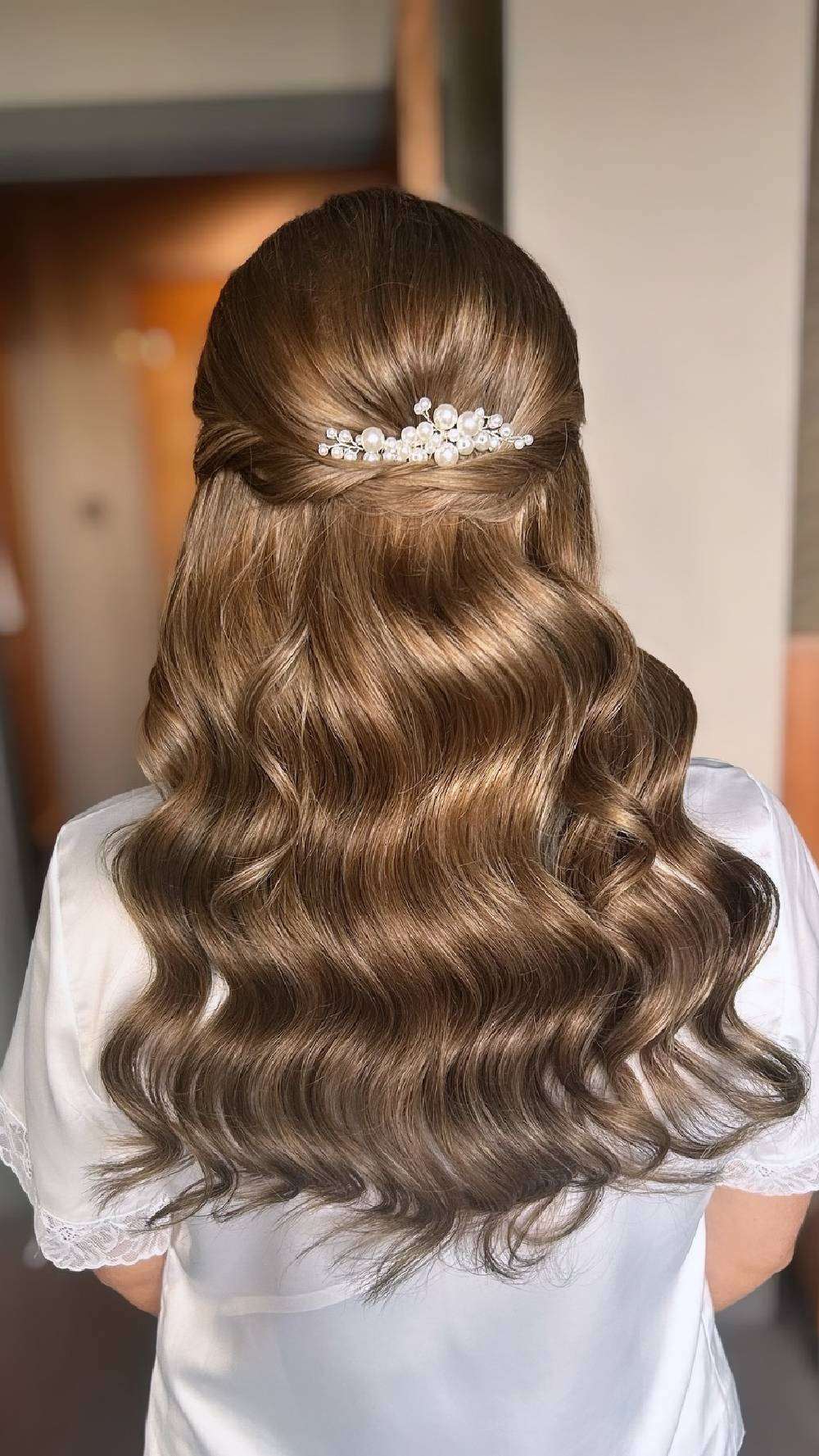 Classic Hollywood waves with pearl accent
