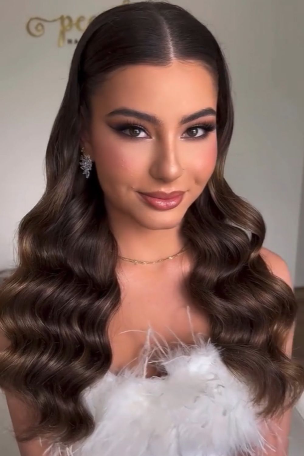 Glamorous Hollywood waves hairstyle