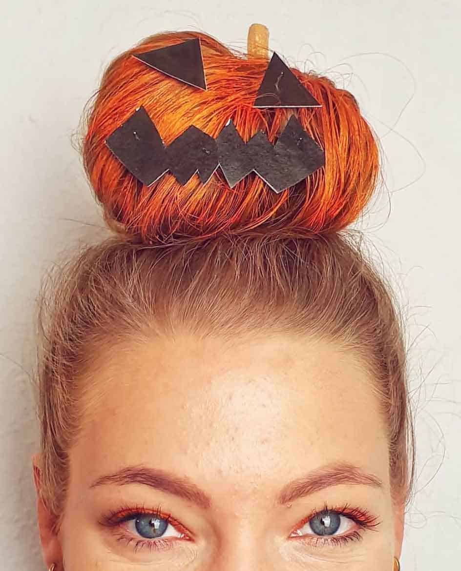 Simple pumpkin bun with Halloween charm