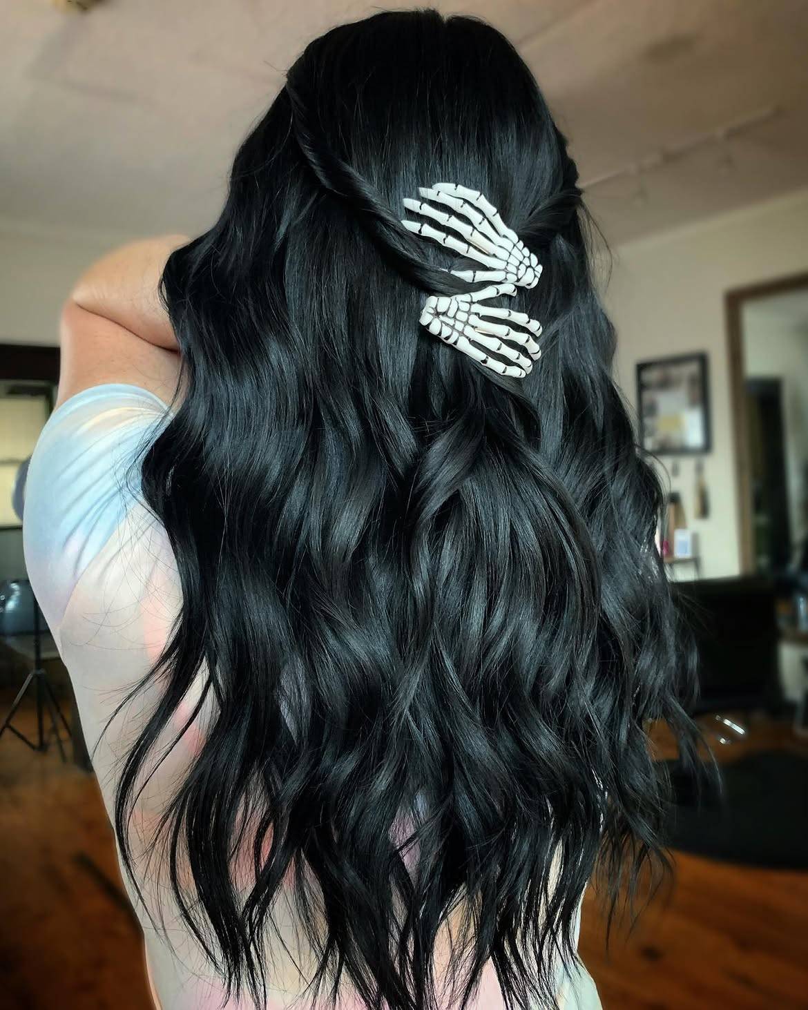 Elegant waves with skeleton clip for Halloween