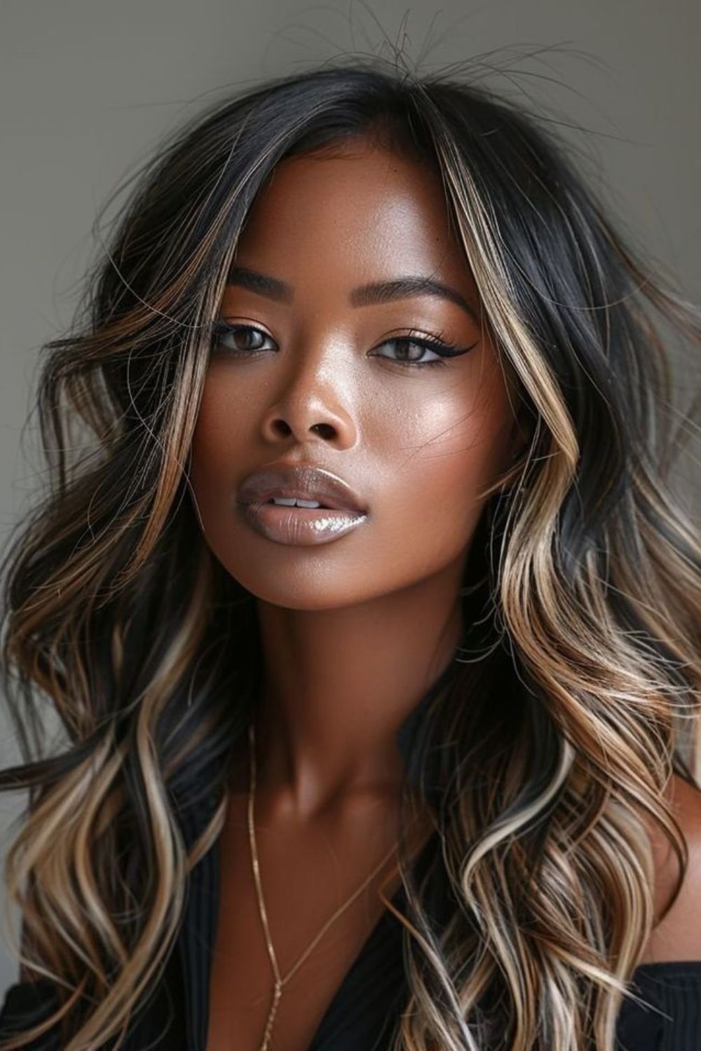 Contrasting honey blonde highlights on dark hair