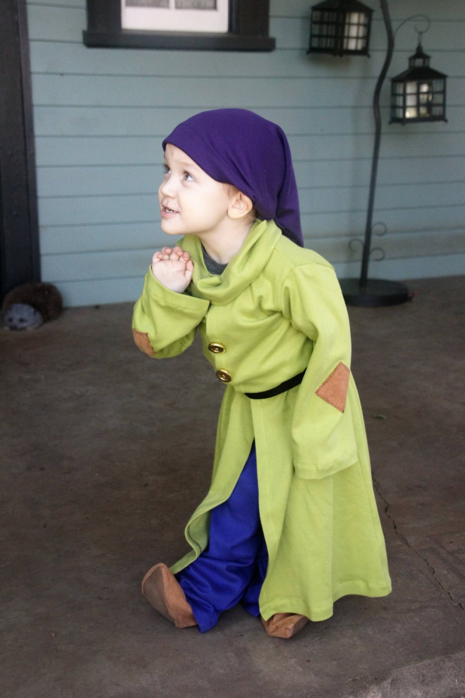 Dwarf costume, colorful robe and hat