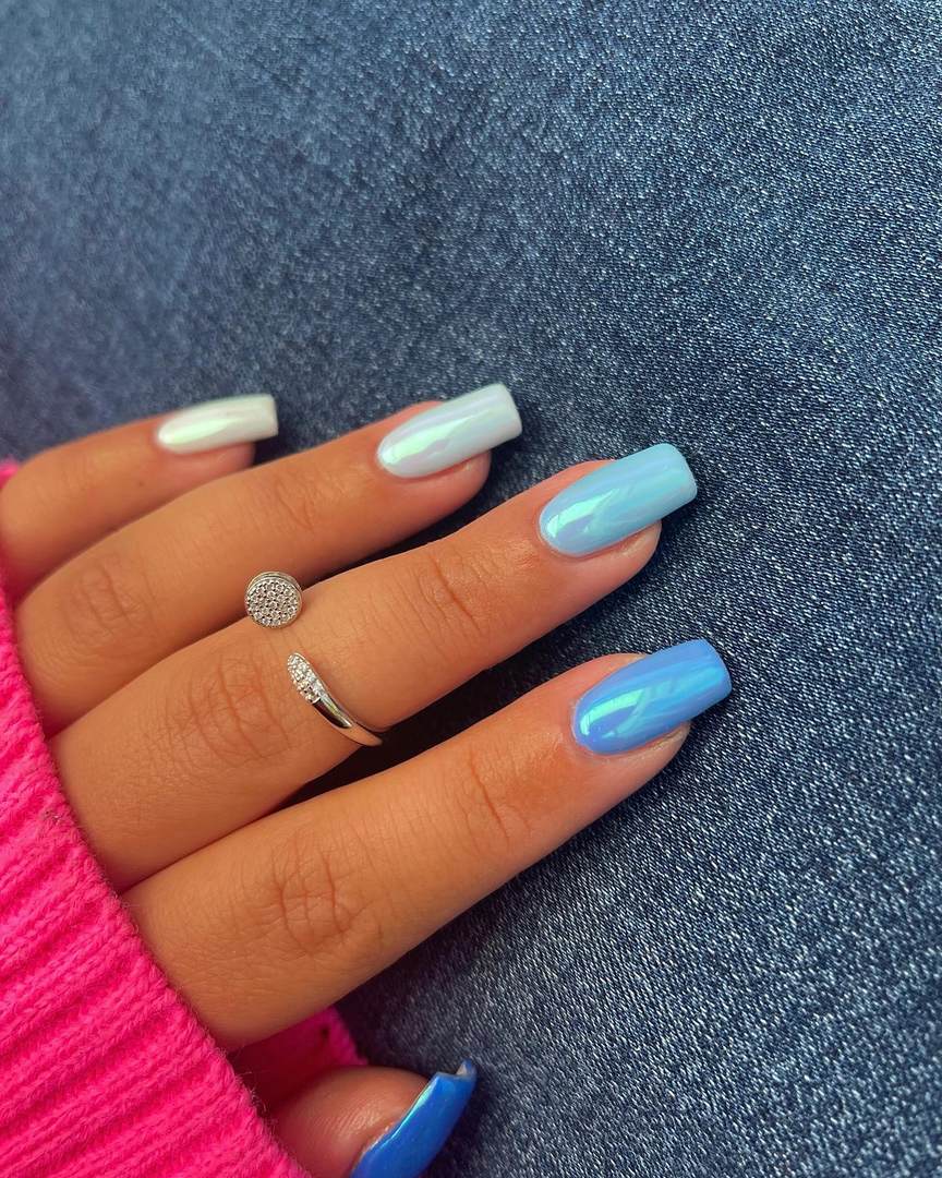 Gradient blue and white nails, fresh elegance