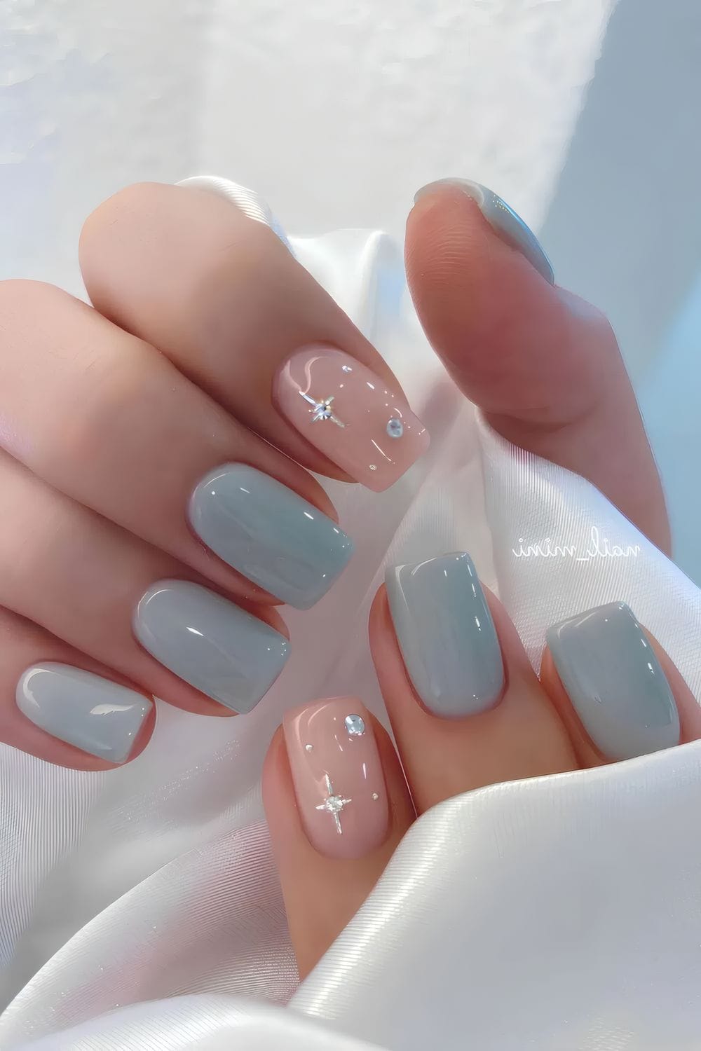Minimalist light blue and starry accent nails