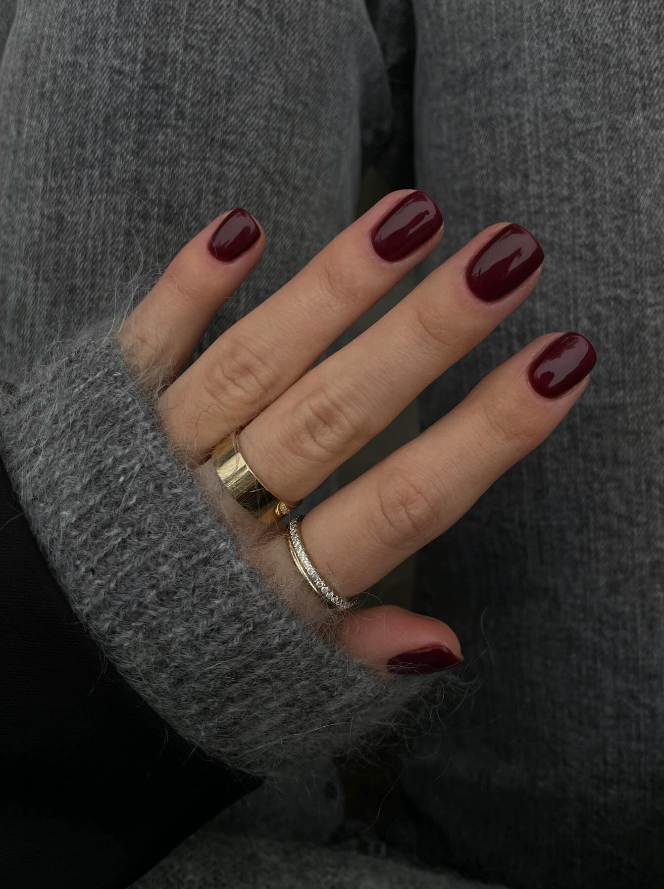 Rich burgundy short nails, classic elegance