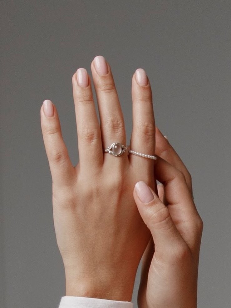 Natural nude short nails, understated and elegant