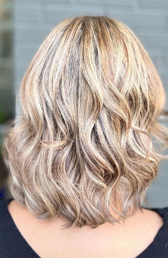 Soft wavy lob with highlights