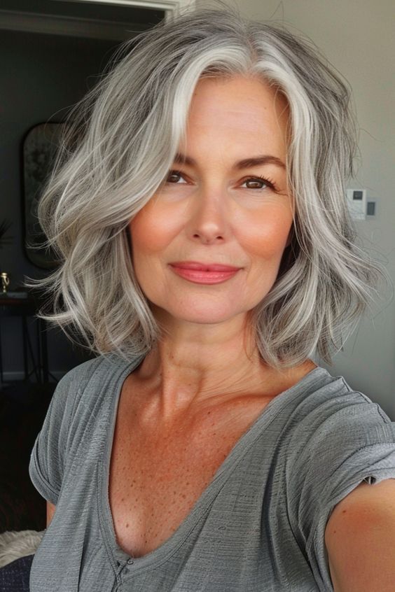 Silver wavy hair with natural bounce