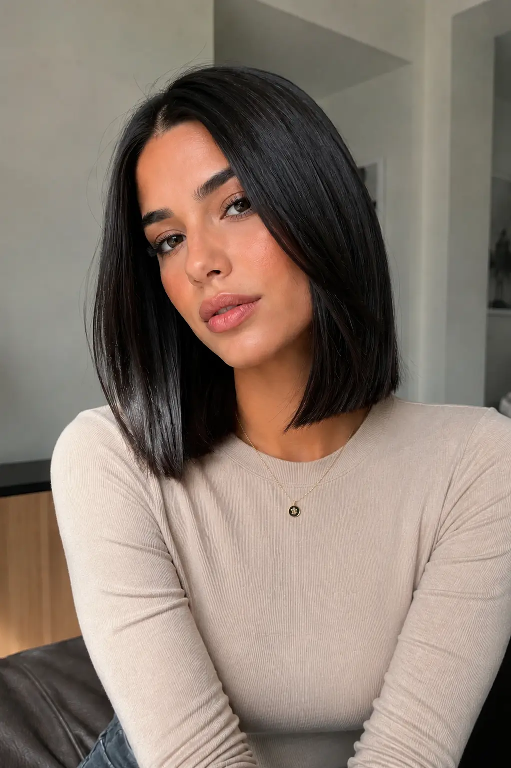 Sleek lob with natural shine