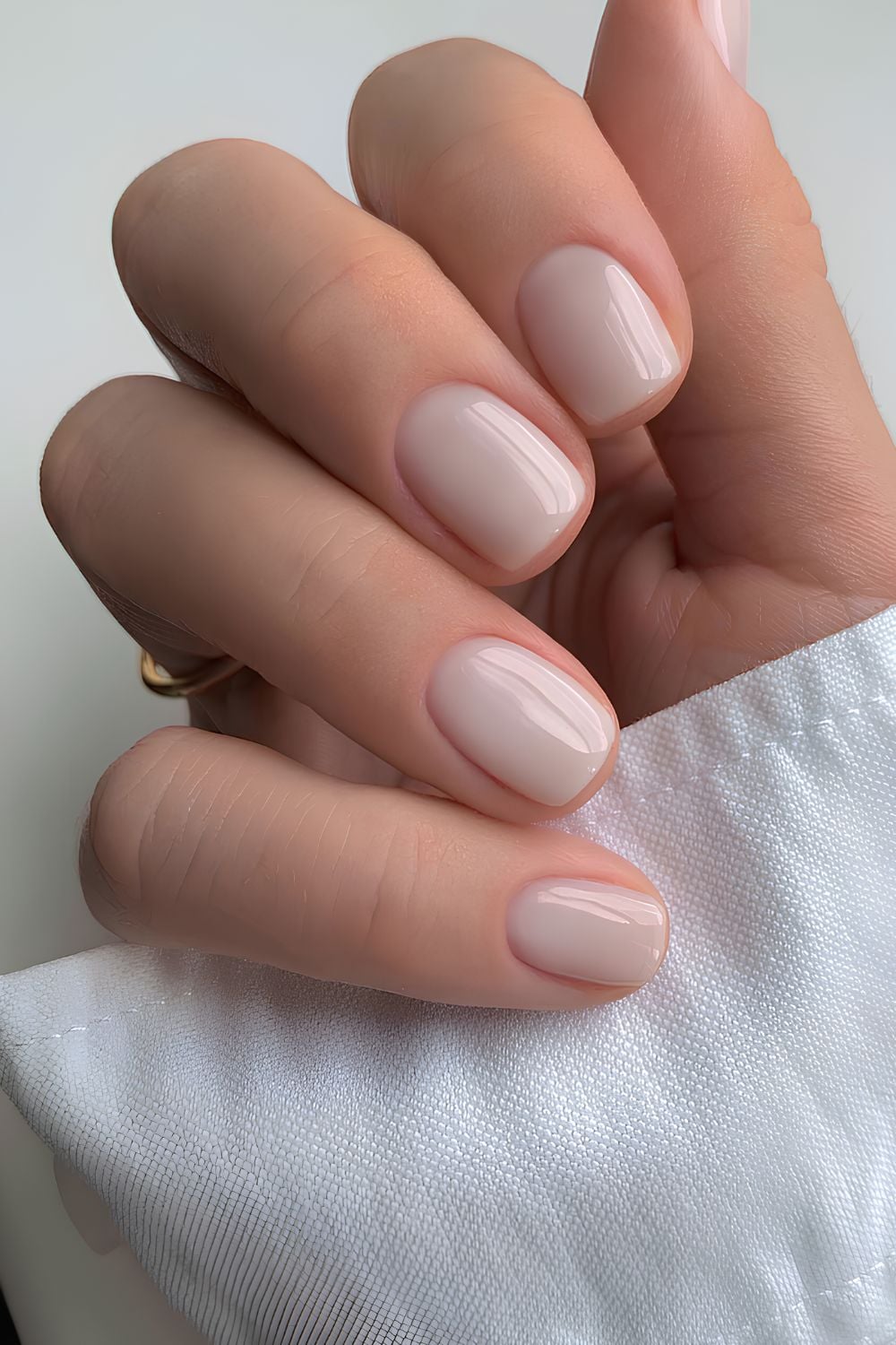 Milky oval nails, soft pink, understated elegance