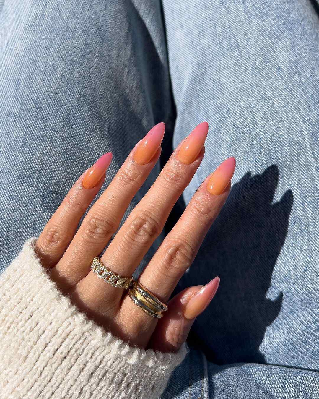 Warm sunset ombre nails with almond shape.
