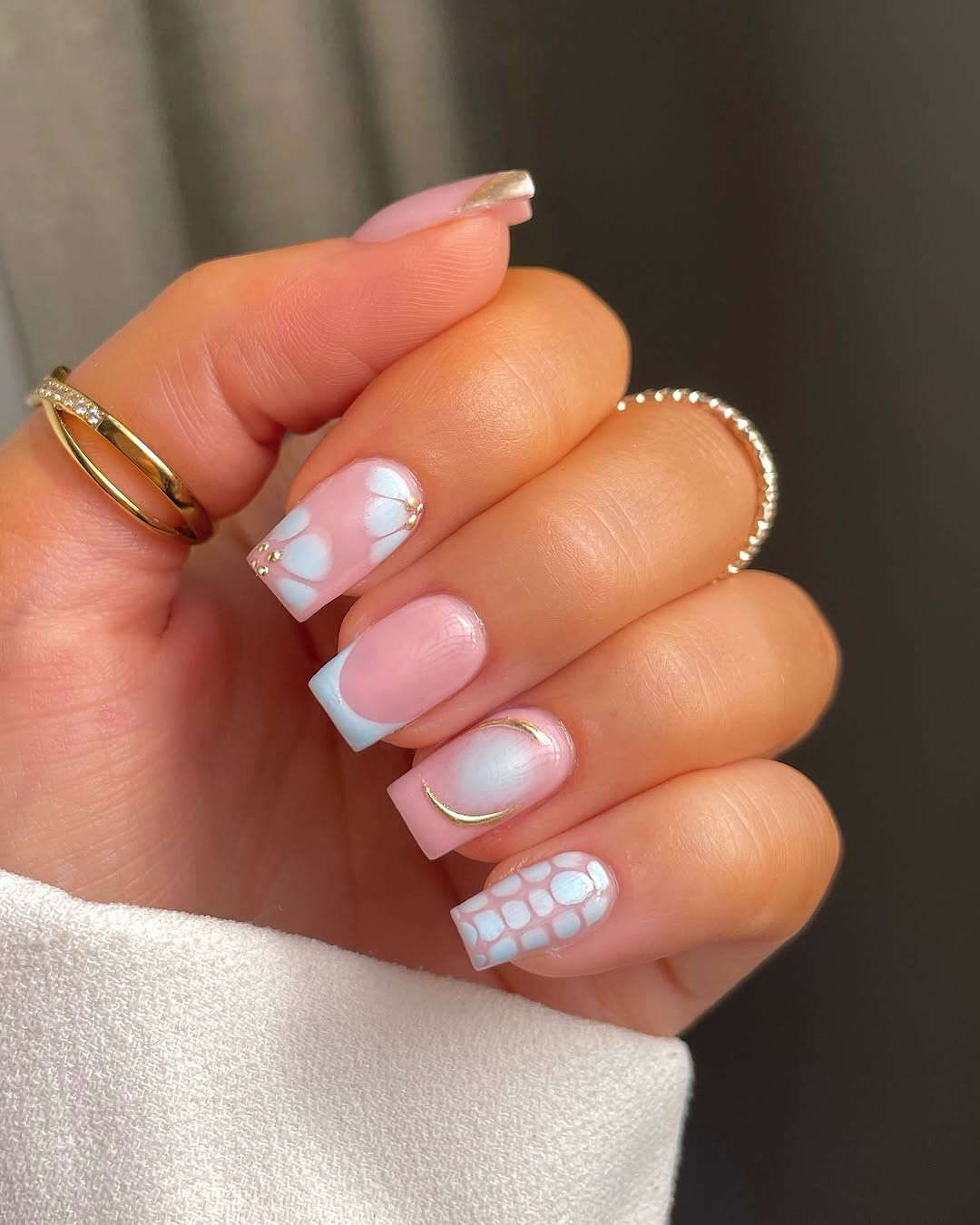 Square nails with blue and pink playful accents.