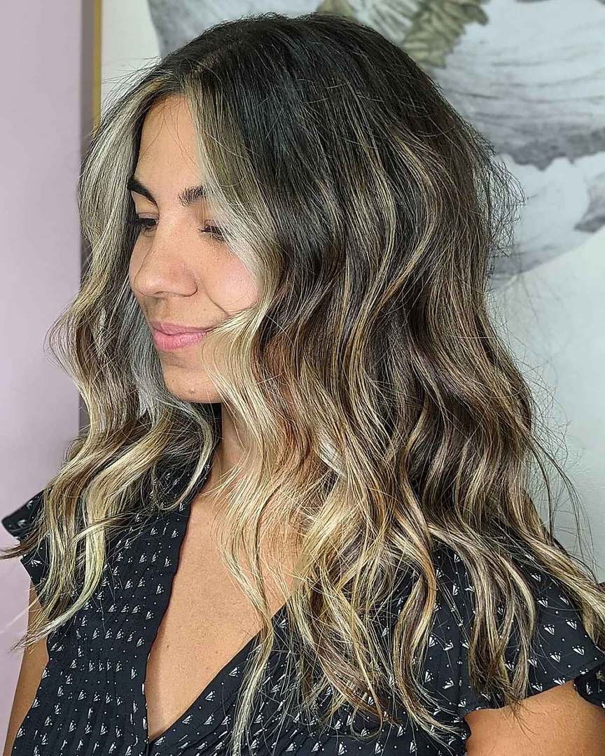 Bold face-framing highlights with wavy texture