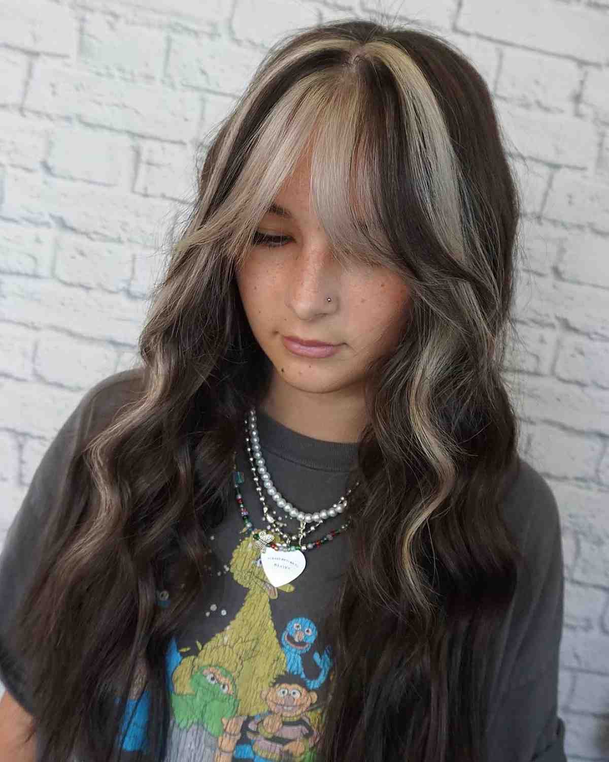 Bold streaks on long dark waves for a dramatic effect