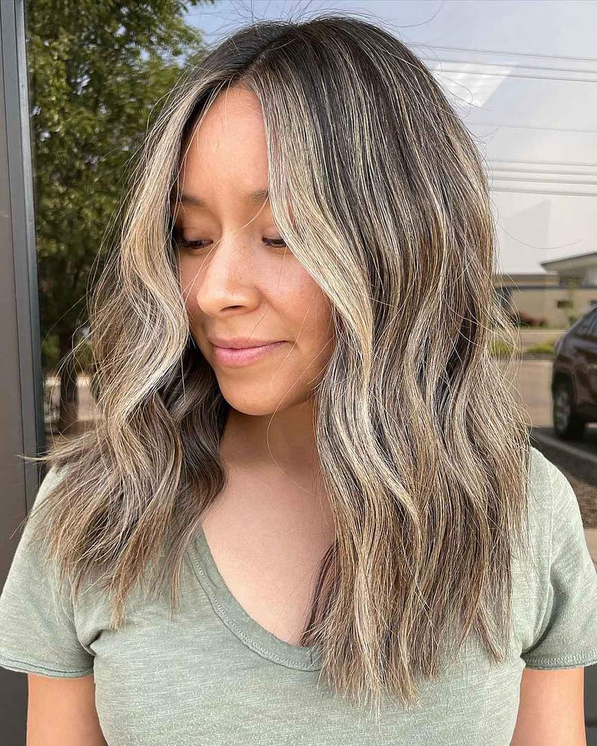 Natural waves with subtle lowlights for dimension