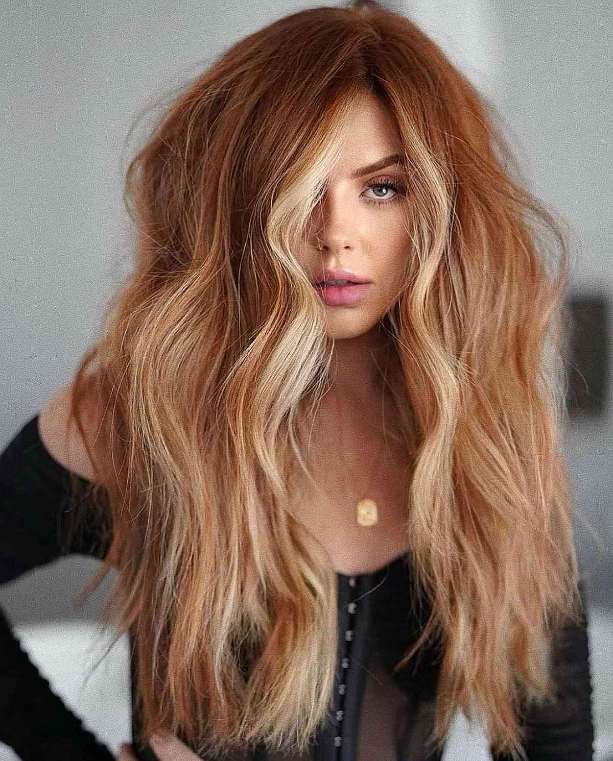 Voluminous auburn waves with blonde highlights