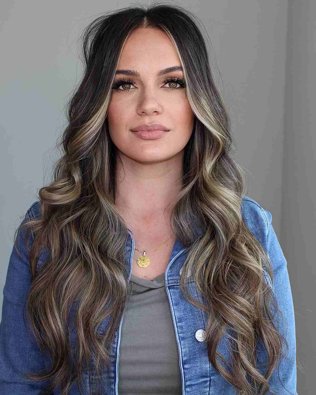 Dark waves with platinum face-framing highlights