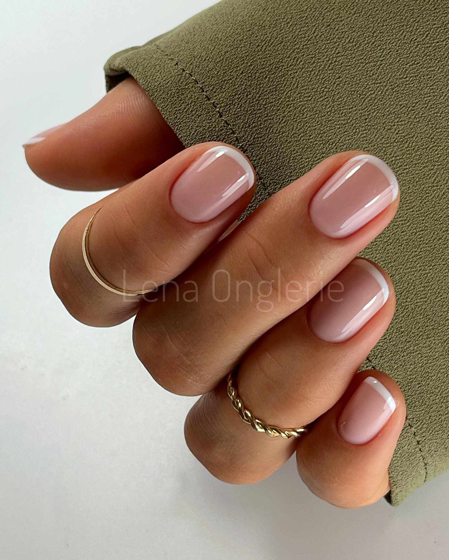Short nude nails with a chic vibe