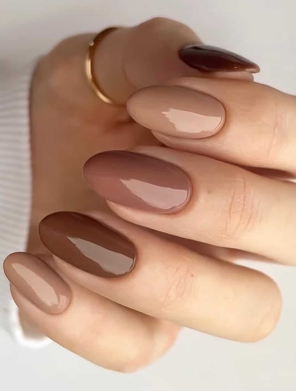 Almond nails with chocolate shades