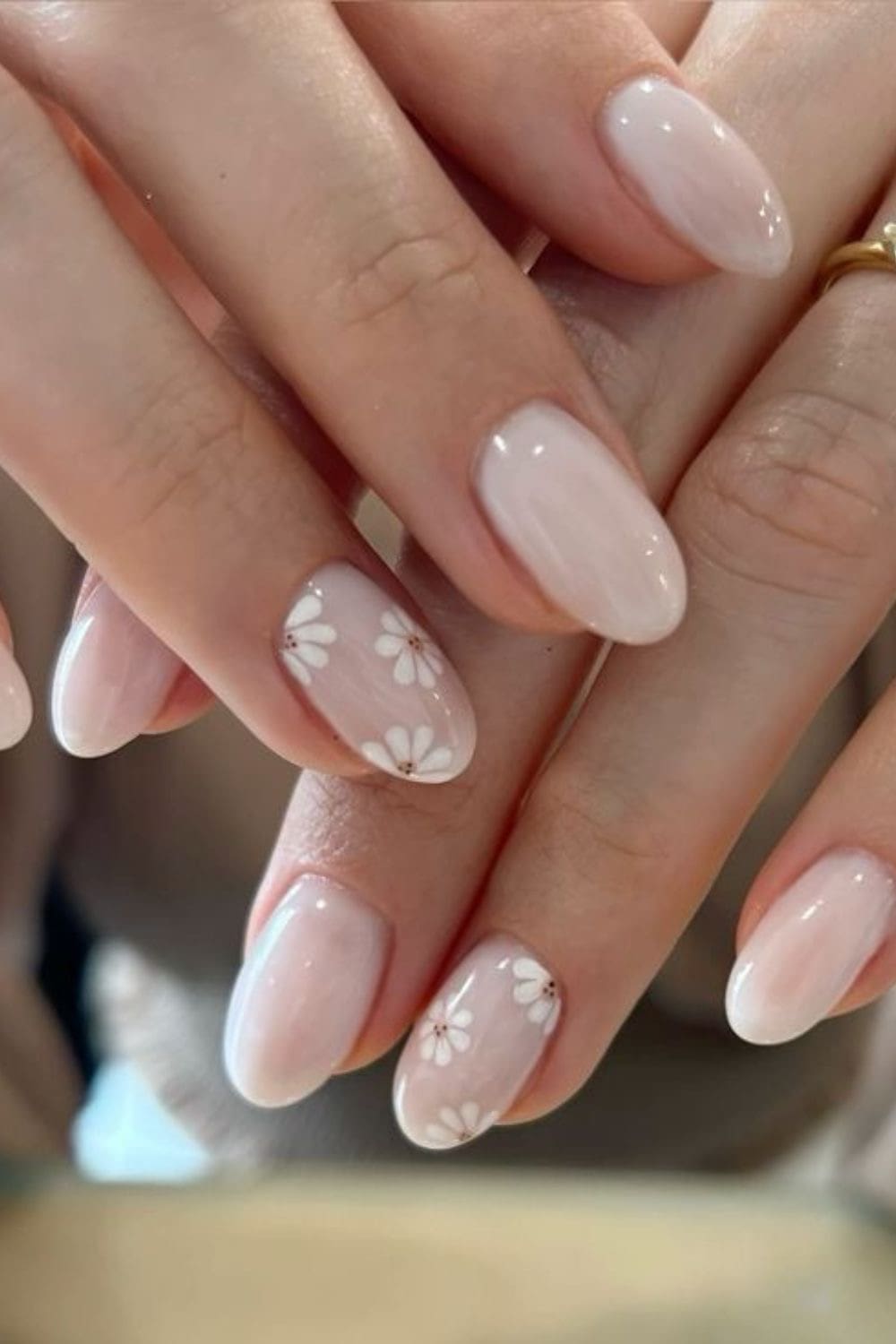 Daisy pattern on almond nails, feminine elegance