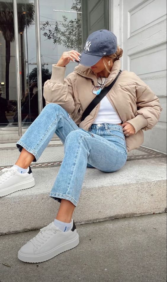 Puffer jacket with jeans and sneakers