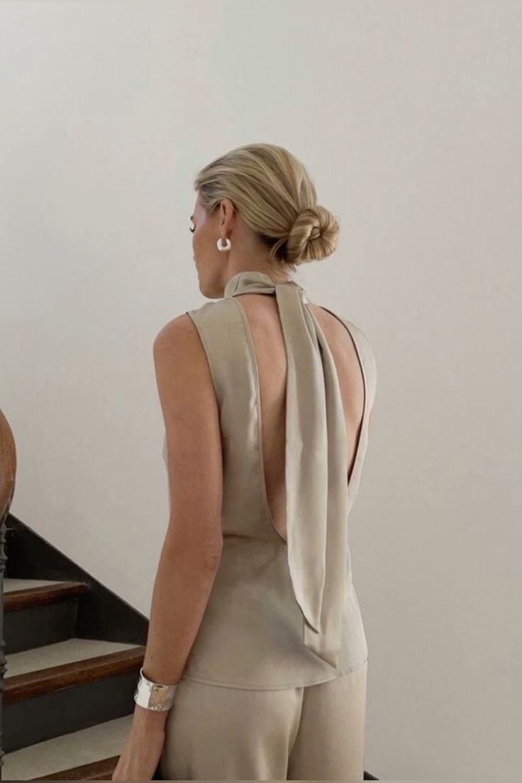 Backless top in neutral tones