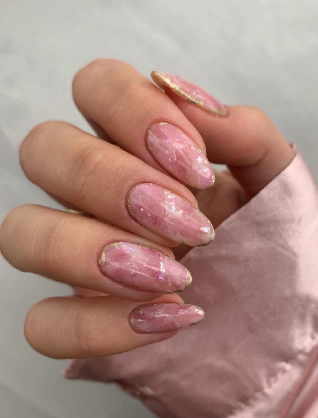 Marbled pink nails with gold edges