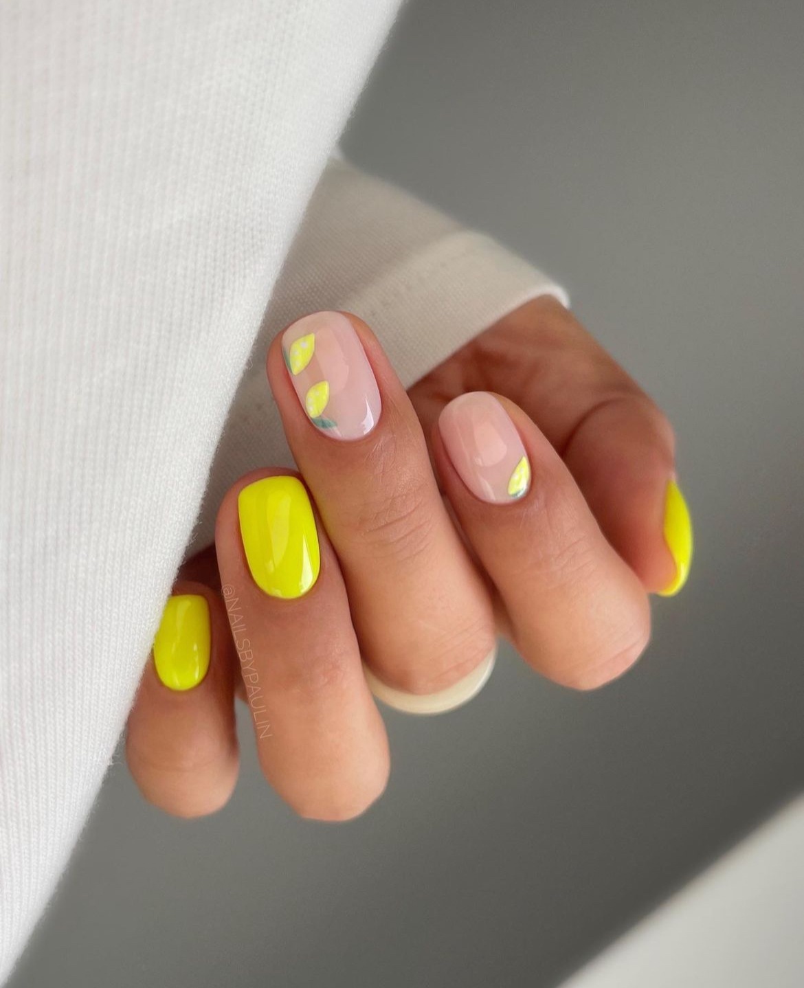 Short yellow nails with lemon nail art