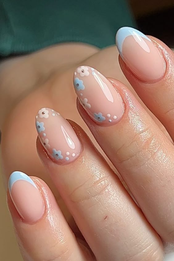 Pastel nails with floral French tips, charming and soft.