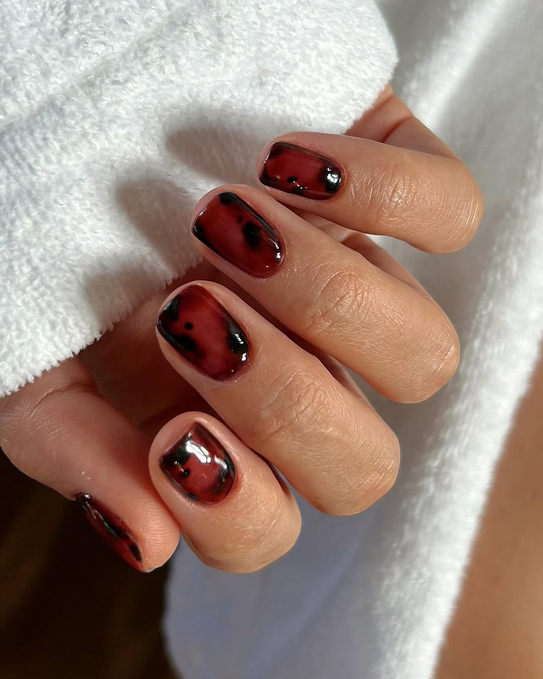 Short tortoiseshell pattern gel nails with a glossy finish