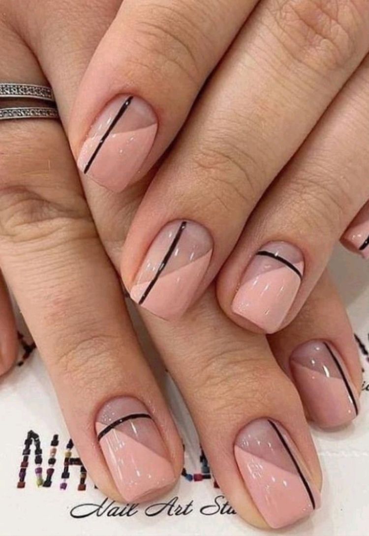Short geometric gel nails with nude and black lines