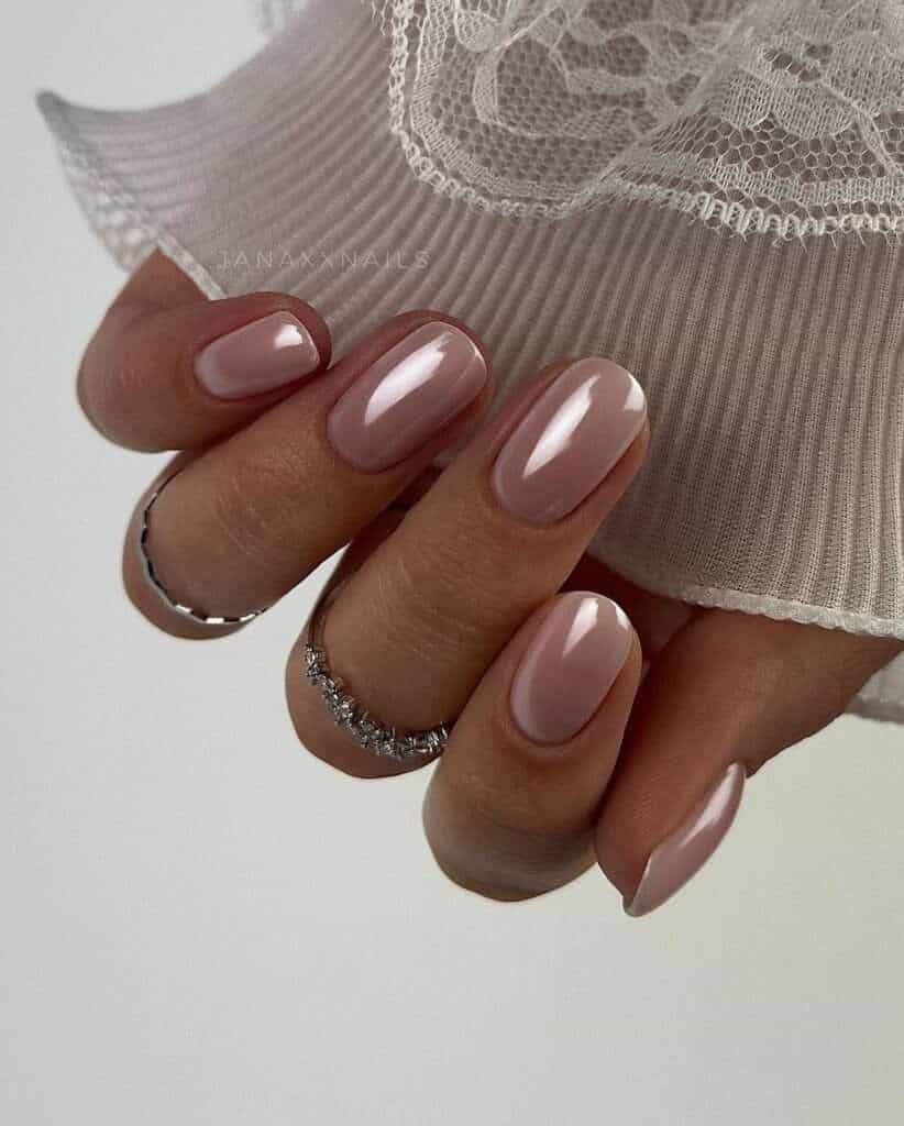 Short oval gel nails in glossy soft pink