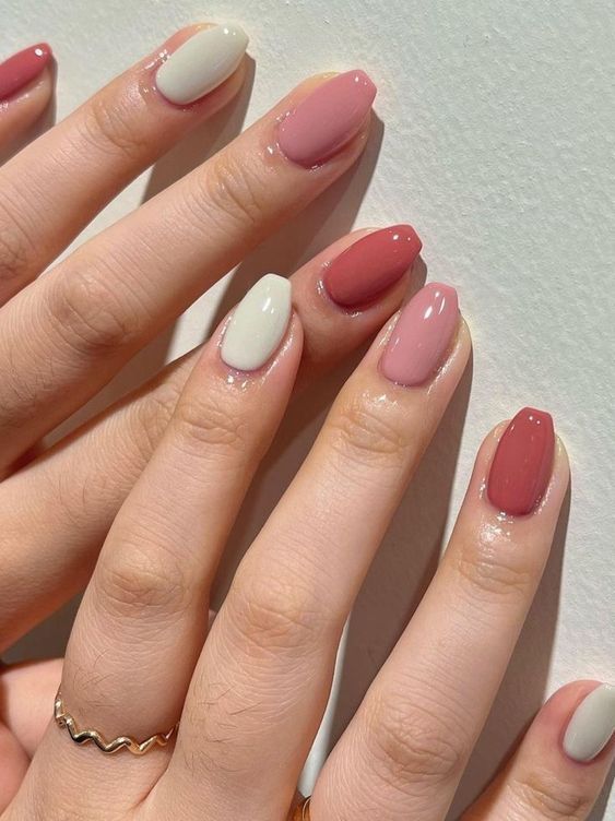 Short almond gel nails in mauve and ivory shades