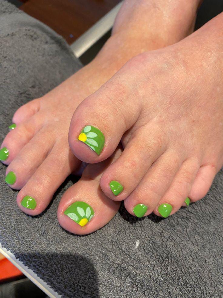 Green toe nails with white daisy designs