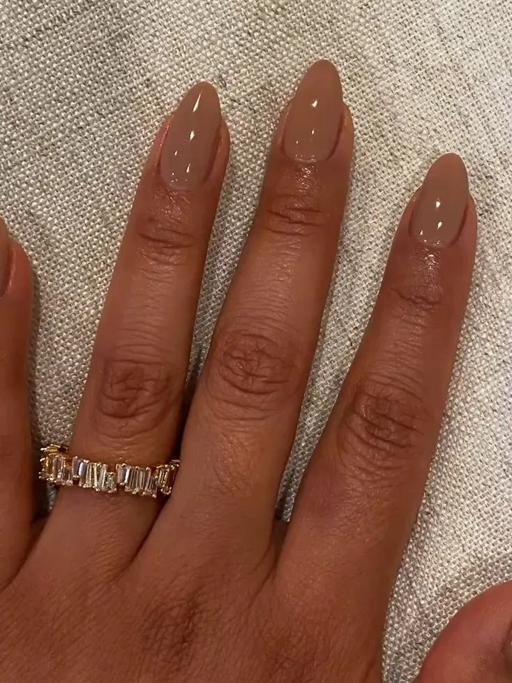 Nude nails, almond shape, timeless elegance